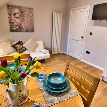 Modern & Cosy Apartment In The Heart Of The Historic Old Town Of Aberdeen, Free Wifi, Free Parking Ngoại thất bức ảnh